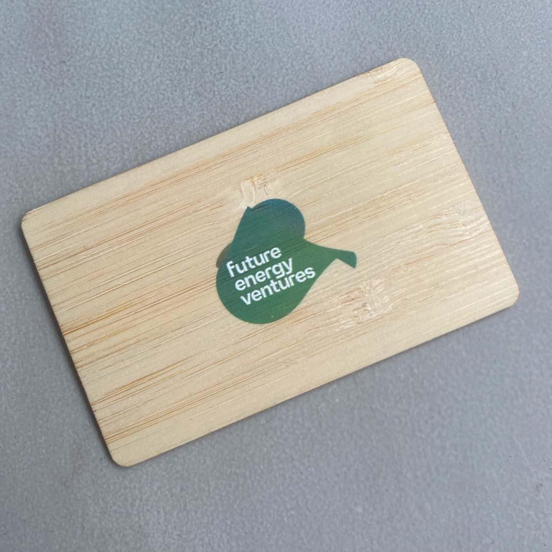 NFC-Visitenkarte aus Holz - Lemontaps